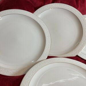 Gold White Lace Trim dining set